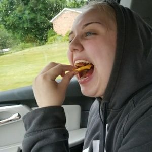 Meet your Posher, Nadia